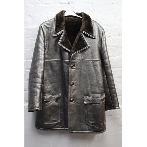 602 - Vintage 1970’s Men’s Leather Fur Lined Jacket (Large)