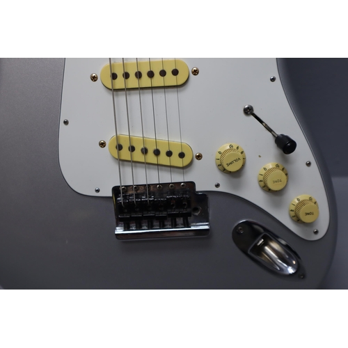 494 - Stratocaster Style Electric Guitar