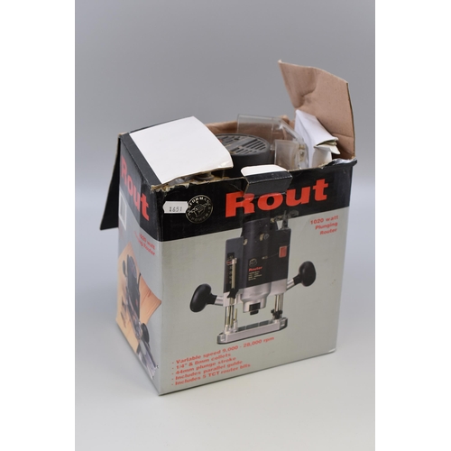 692 - Boxed Rout Variable Speed 1020 watt Plunging Router with attachments, Powers on when tested