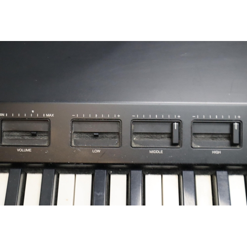 559 - Yamaha Pf70 Electronic Piano comes with Protective Case (Powers On When Tested) Approx 52