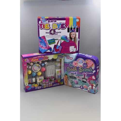 788 - Collection of Three Boxed Activity Crafting Sets to include Bath Bomb, Tie Dye and Super Spa Set all... 