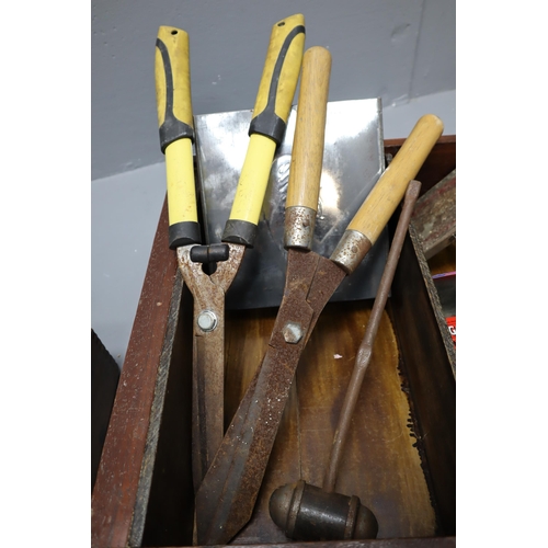 850 - Two Boxes to include a Large Selection of Mainly Vintage Tools and Knives