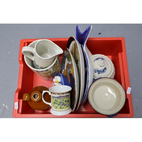 843 - Mixed Selection of Ceramics to include Novelty Utensil Holder, Hen Milk Jug, Handpainted Fish Plate ... 