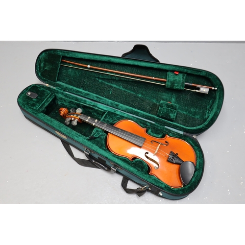 580 - Stentor Student Violin with Bow in Case