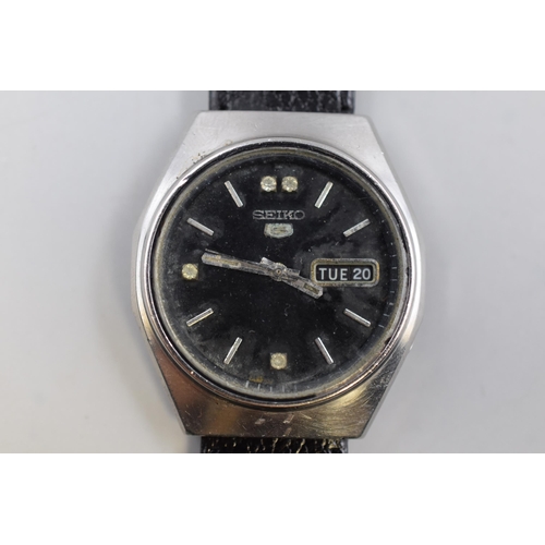 120 - Seiko 5 Automatic 17 jewels Day / Date Gents Watch with Leather Strap