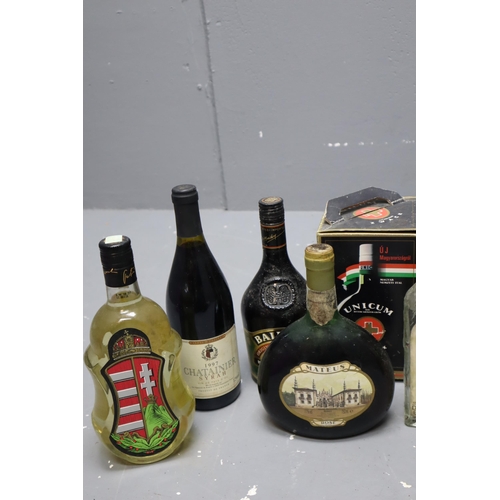 598 - Selection of Sealed Bottles including Drambuie, Modori and a Edinburgh Crystal Glass Gift Set