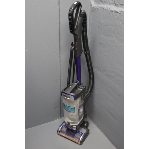 718 - Shark Duo Clean Vacuum Cleaner (Powers On When Tested)