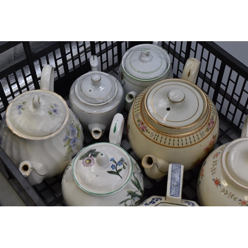 870 - Mixed Lot of Fine Quality Vintage Teapots to include Sadler, Doulton Burslem, Aynsley, and more