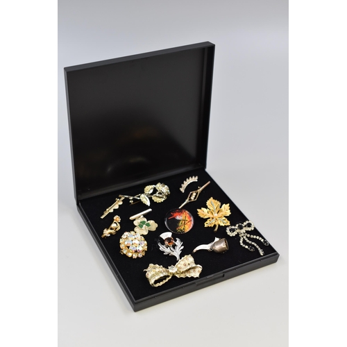 63 - Selection of Brooches including Thistle, Floral and More