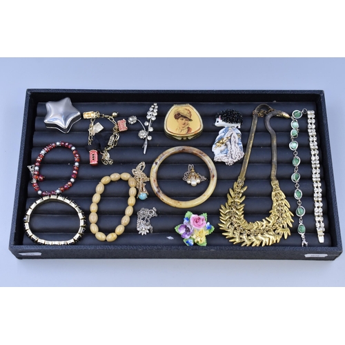 65 - Selection of Jewellery including Brooches, Bracelets, Necklaces, and More