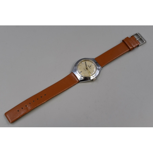 87 - Tressa 17 Jewels Gents Mechanical Watch with Leather Strap (Working)