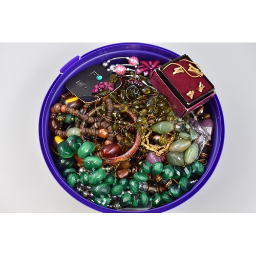 482 - Tub of Assorted Jewellery, mainly Necklaces