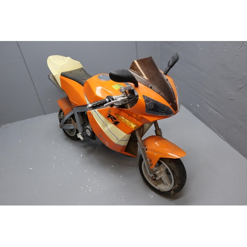 609 - Ghost R1 Midi Moto Two Stroke 50cc Motorbike, complete with key, no charger for battery present Has ... 