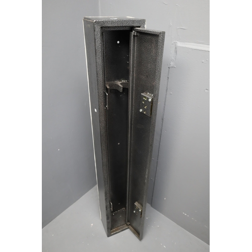 611 - A Metal Single Door Three Gun Safe, Approx 6.5