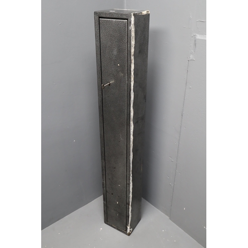 611 - A Metal Single Door Three Gun Safe, Approx 6.5