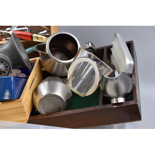 817 - Large Mixed Selection of Kitchenalia including Cutlery Trays, Meat Grinder, Measuring Jugs, Napkin R... 