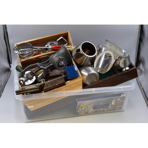 817 - Large Mixed Selection of Kitchenalia including Cutlery Trays, Meat Grinder, Measuring Jugs, Napkin R... 