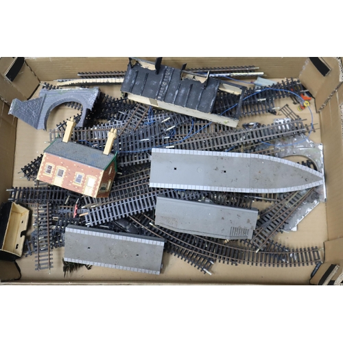 809 - Selection of 00 Gauge Model Railway Track, Vehicles, Figures and Buildings