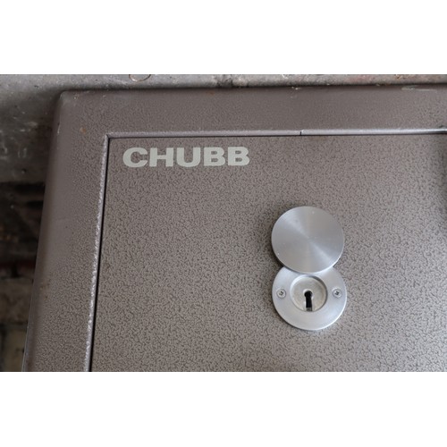 556A - Vintage CHUBB Safe with Key Approx 25