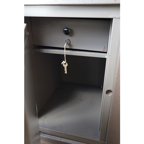 556A - Vintage CHUBB Safe with Key Approx 25