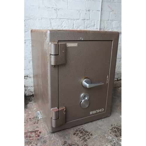 556A - Vintage CHUBB Safe with Key Approx 25