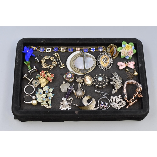 76 - Mixed Selection of Mainly Vintage Brooches, includes Rings and Pendants