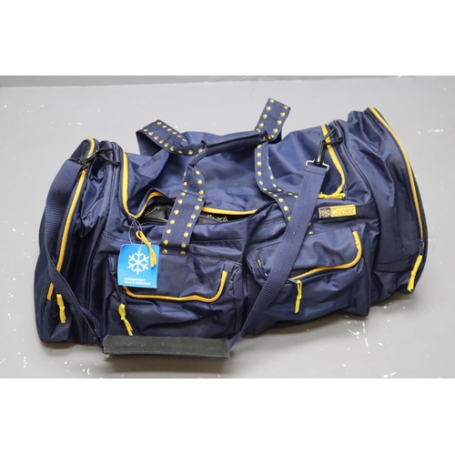 550 - Brand new with tags holdall in blue/yellow with 2 cooler pockets plus 3 cool bags and a beach bag