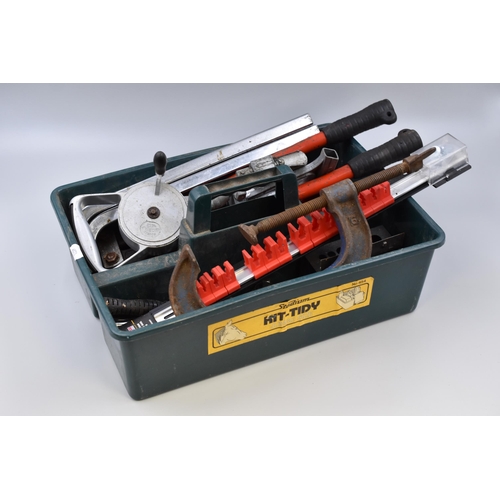 656 - Large selection of tools to include bolt cutters, 2 hacksaws, 3 ratchets and sockets, adjustable spa... 