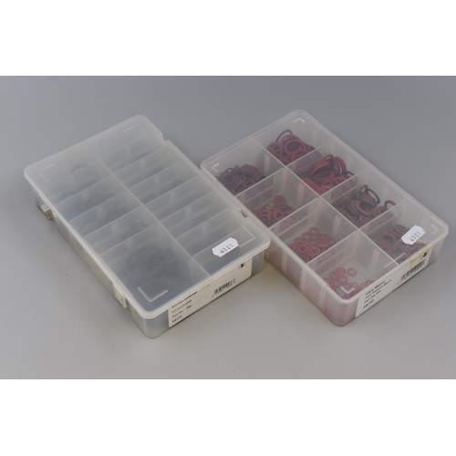 659 - Two Plastic Sectional Compartments with Contents of Fibre Metric Washers and External Circlips