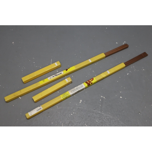 562 - Two boxes of Sifsteel (CCMS) gas welding rods 1 metre length one 1.6mm diameter and one 2.4mm diamet... 