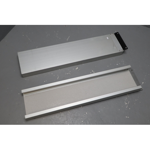 567 - Set of two aluminium step ramps. 41