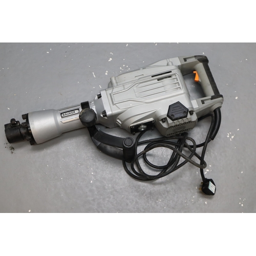 580 - Bauker PDH170DS 1700W 15kg Demolition Breaker, In Case. Powers on When Tested, No Bits Included