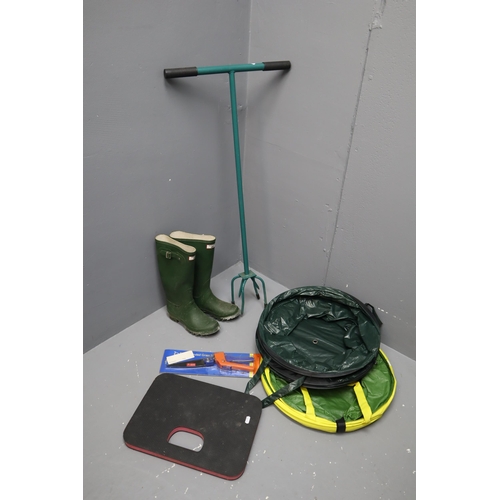 600 - Mixed Lot of Gardening Items to include Wellington Boots size 8, Twist Hoe, Kneeling Pad and Two Col... 