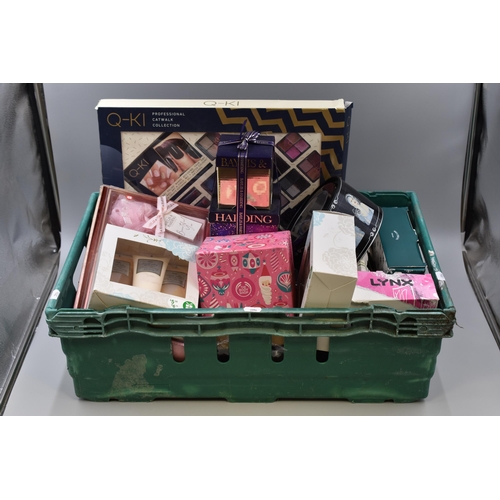 796 - Large Collection of Ladies Pamper Items to Include 'Baylis & Harding', Botanical Bath Collection... 