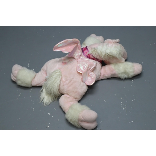 525 - Large Commonwealth 2005 pink pegasus plush toy, approx 37