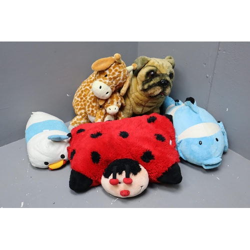 749 - A Selection of Five Soft Toys To Include Disney Tsum Tsum, Pug, Giraffe, And More