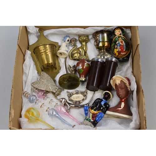 369 - A Selection of Collectables To Include Sherry Decanter Tag, Russian Doll, Brass Cat Figure, And More