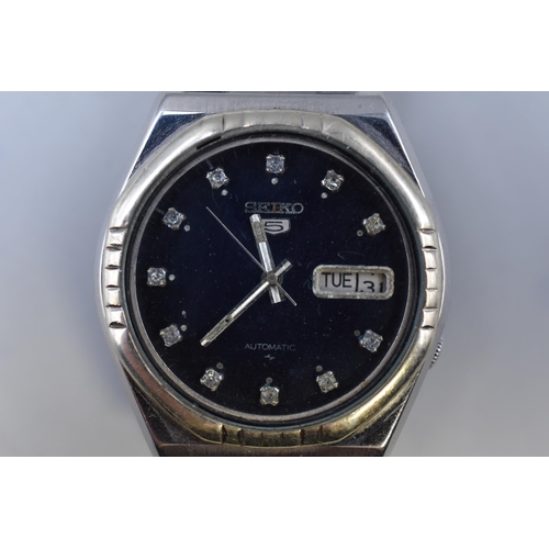 140 - Seiko 5 Automatic Gents Watch with Diamanté Stone Face (Working)