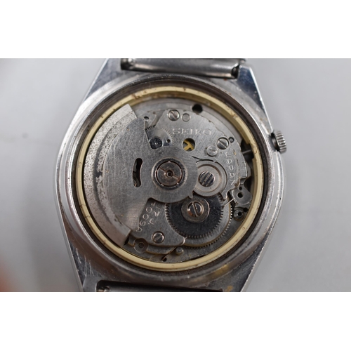 140 - Seiko 5 Automatic Gents Watch with Diamanté Stone Face (Working)