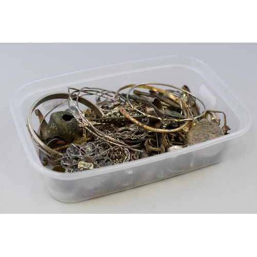 160 - Selection of unsorted Metal Detector Finds including Jewellery (469 grams)