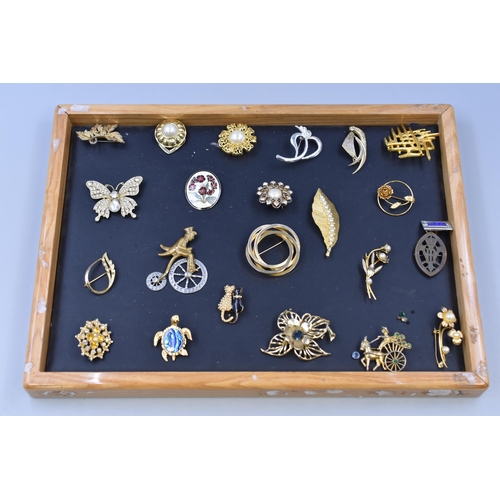 163 - Large Mixed Selection of Vintage Ladies Brooches, various designs