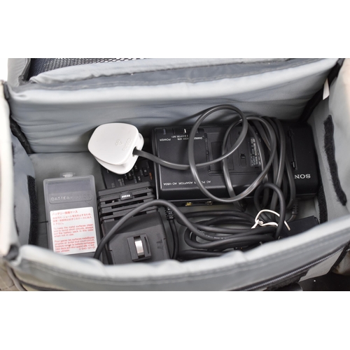 557 - Sony handycam video 8 with batteries, remote, flash, charger and bag with 5 tapes (powers on when te... 