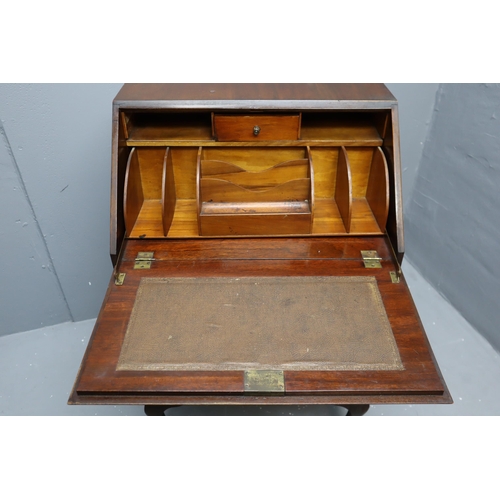 611 - Vintage English dark wood Bureau, a few age related marks but otherwise in good condition. approx 39... 