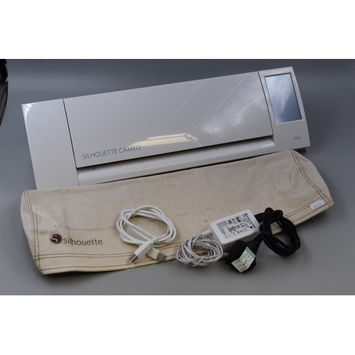 578 - Silhouette Cameo 3 Digital Cutting Machine Complete with Dust Cover Powers on when tested