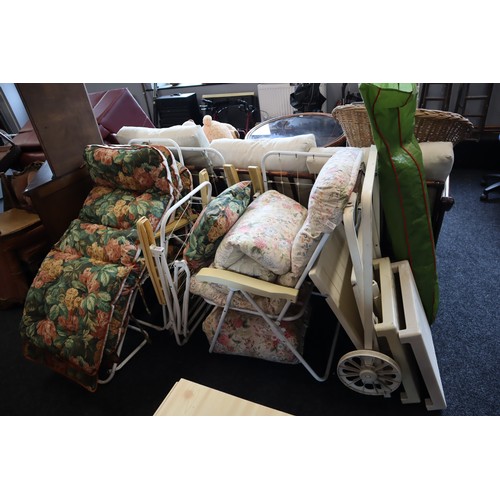 634 - 3 reclining garden chairs with brand new seat cushions plus parasol and 3 spare cushions plus 2... 