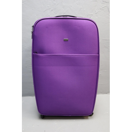 786 - Good Quality Globaltreck Pull Along Suitcase on Castors with Extending Handle