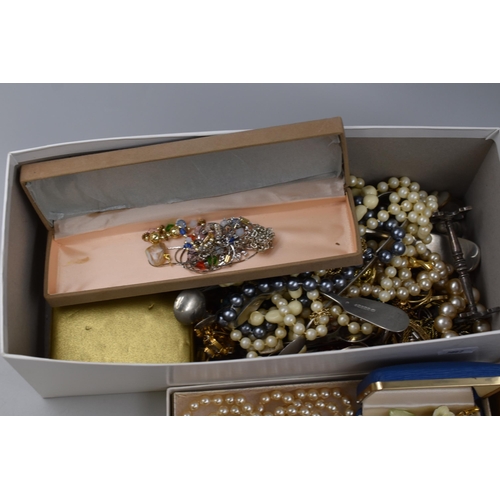 223 - Large Selection of Mixed Unsorted Jewellery, Watches, and More (Weight 2.24kg)