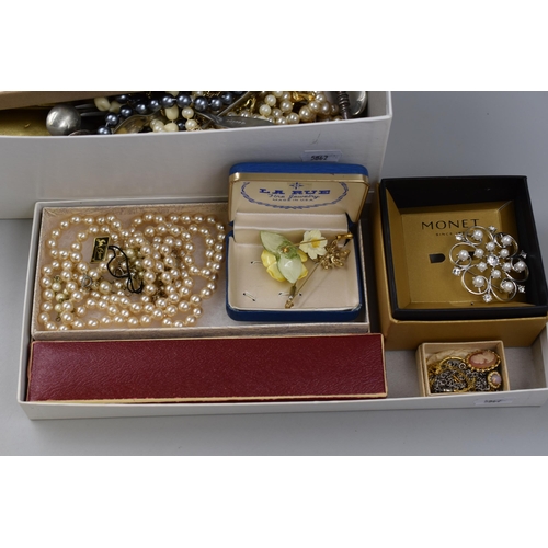 223 - Large Selection of Mixed Unsorted Jewellery, Watches, and More (Weight 2.24kg)