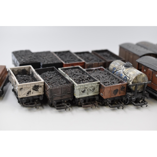 177 - Collection of 19 model raiway wagons & trucks to include 1 Eso tanker, two open trucks, 2 gaurds... 