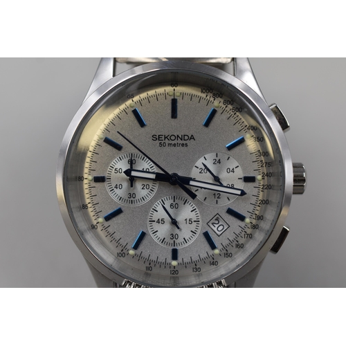 108 - A Gent's Sekonda 50 Metres Chronograph Watch, Working